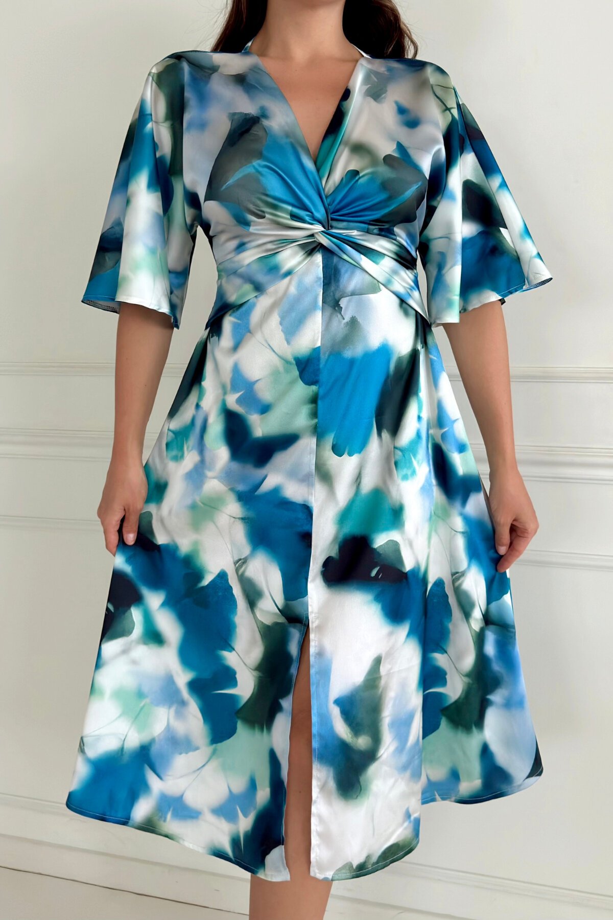 Önü Düğümlü Saten Elbise